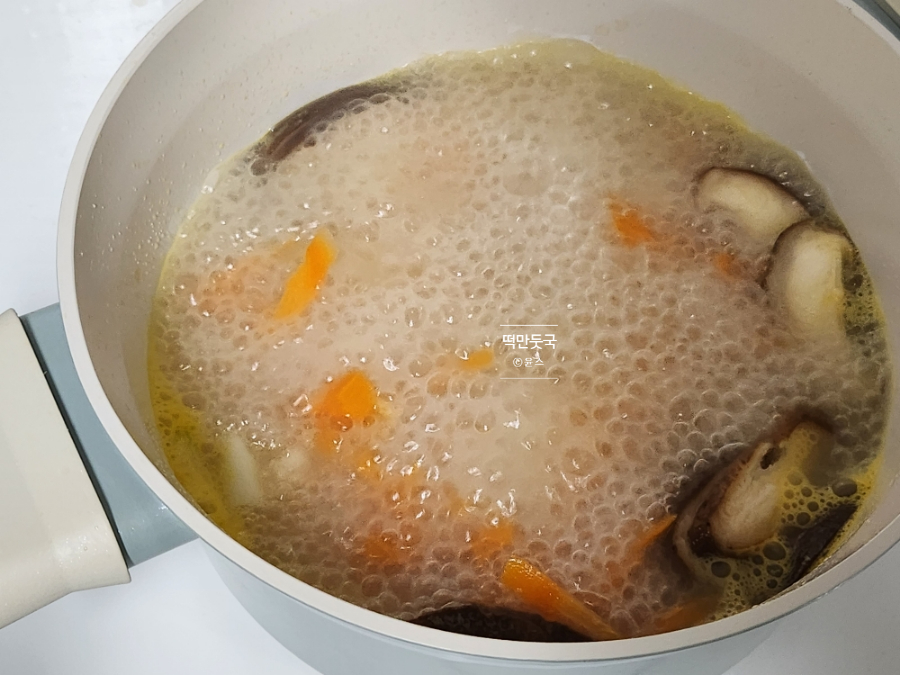 사골 떡만두국 끓이는법 만둣국 레시피 만두국 끓이는법 떡만둣국