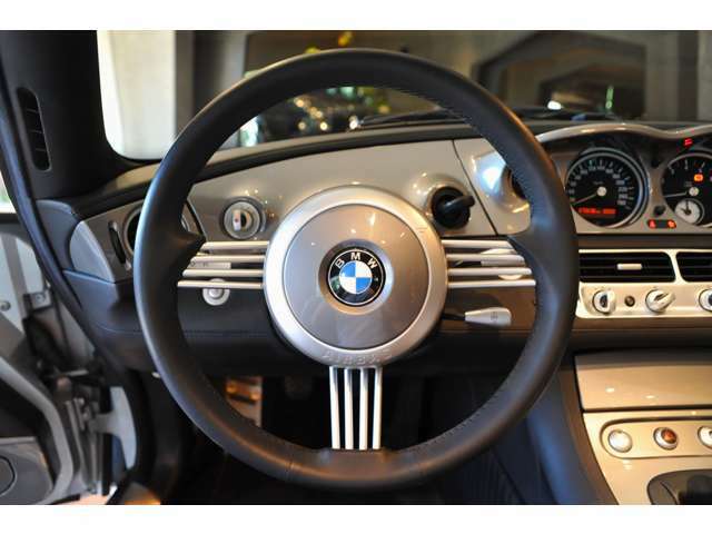제임스본드의 차량, BMW Z8은 얼마나 할까?