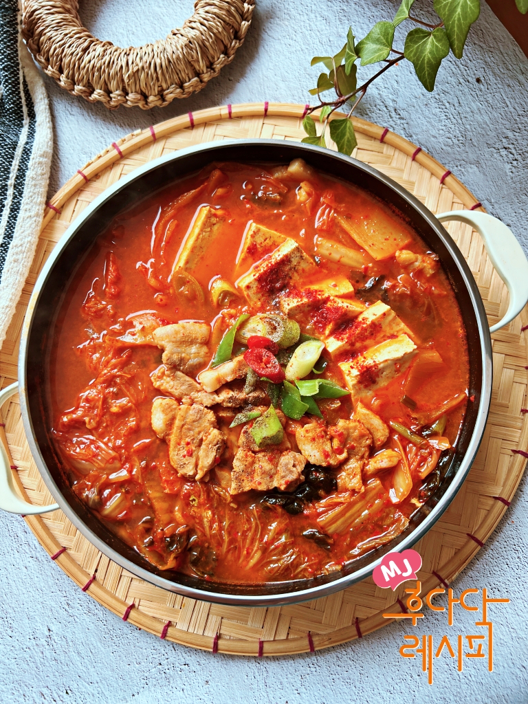 돼지고기 김치찌개 맛있게 끓이는법 삼겹살 묵은지 김치찌개 레시피