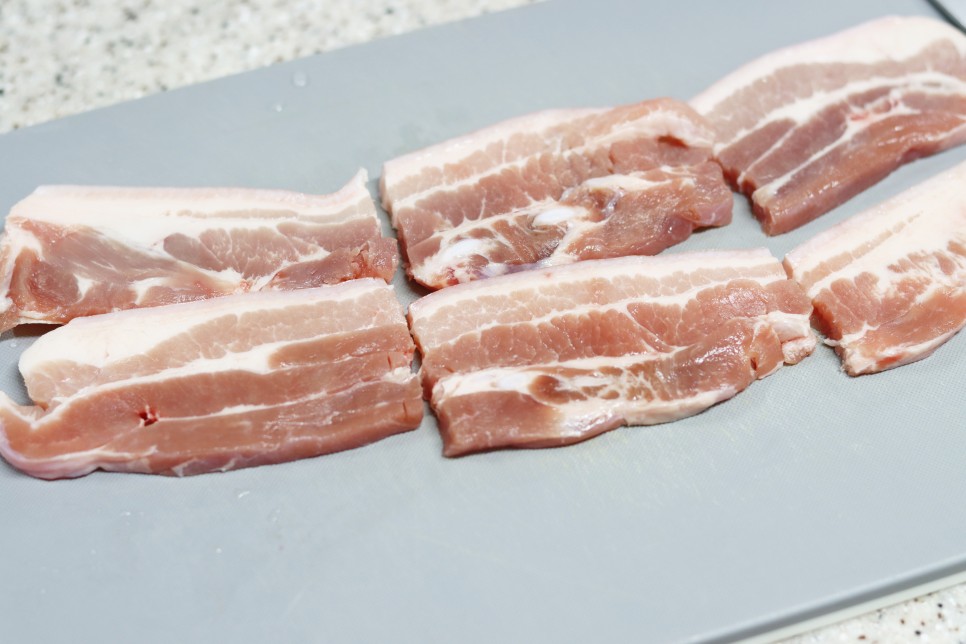 삼겹살 김치찜 레시피 돼지고기 김치찜 만들기 집밥 메뉴 추천