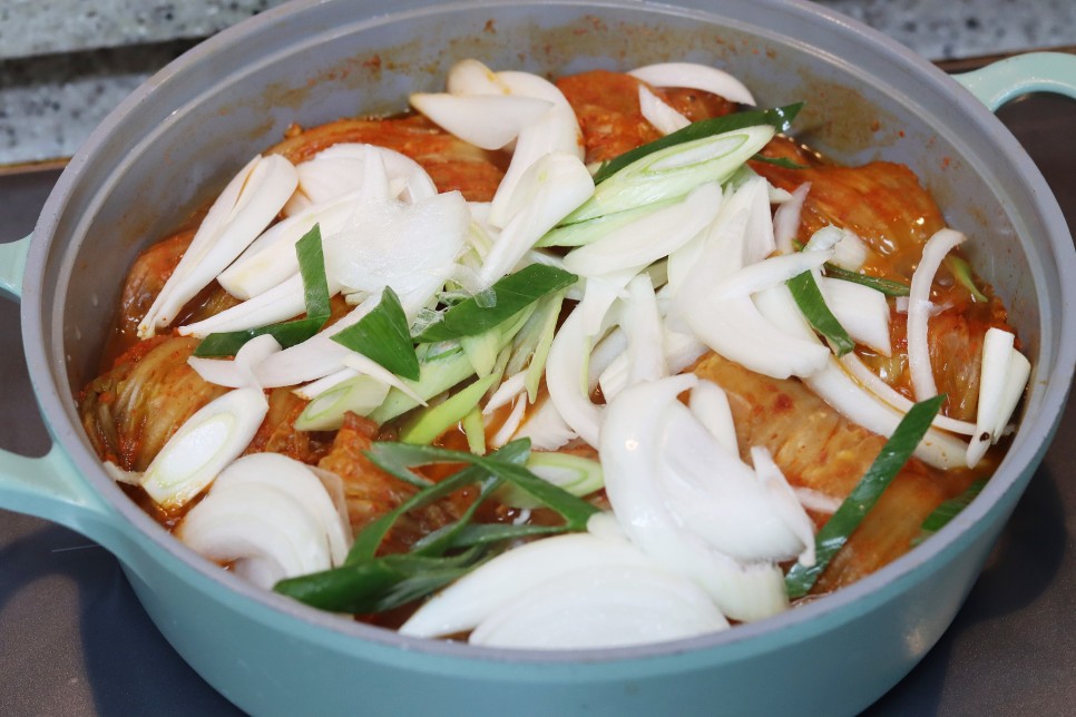 삼겹살 김치찜 레시피 돼지고기 김치찜 만들기 집밥 메뉴 추천