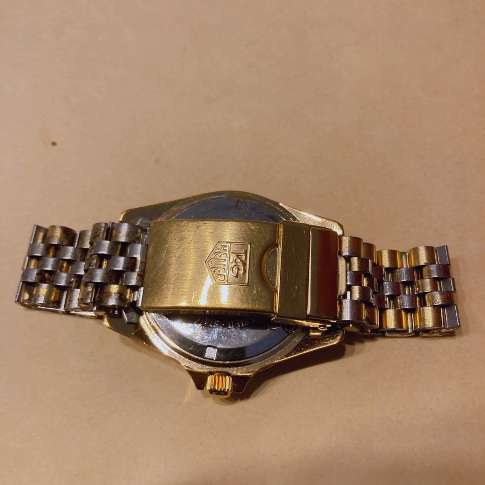 디카프리오의 시계 태그호이어 프로페셔널 쿼츠 금장 시계 리뷰