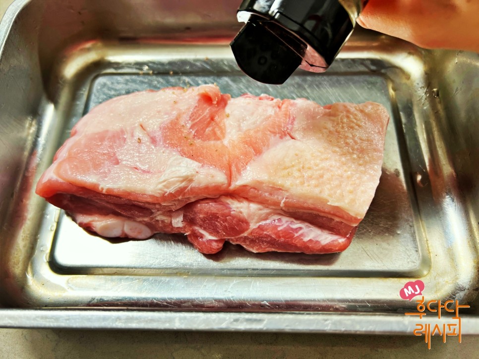 돼지고기 김치찜 레시피 삼겹살 김치찜 만들기 묵은지김치찜 통삼겹살 요리