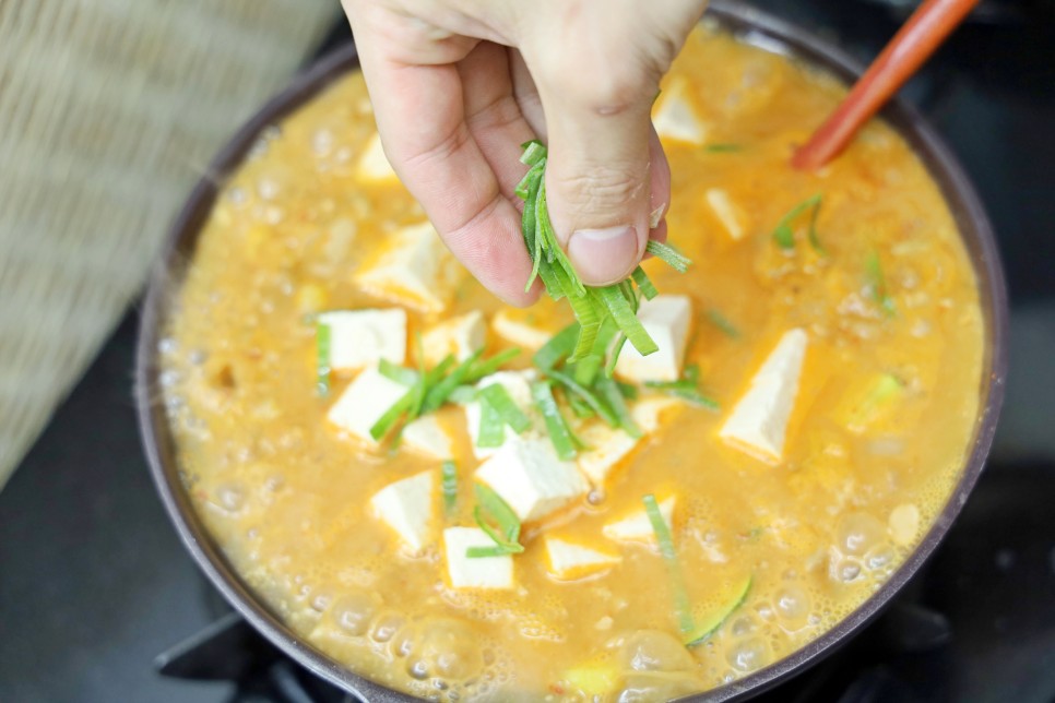 청국장맛있게끓이는법 두부 신김치 청국장찌개 레시피