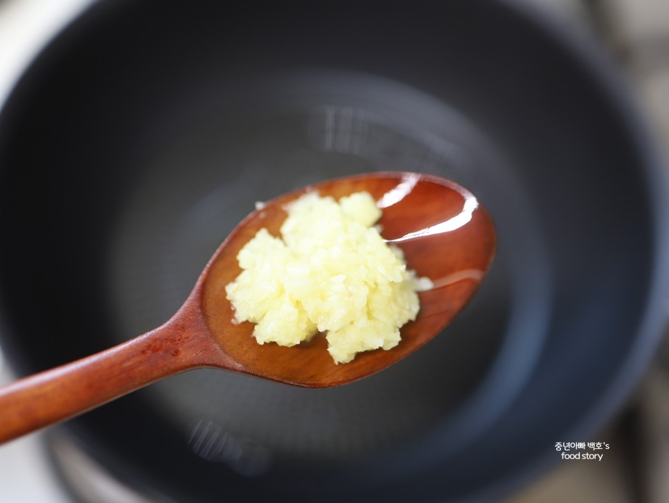 쯔유간장 소스 활용한 목이버섯볶음 요리법