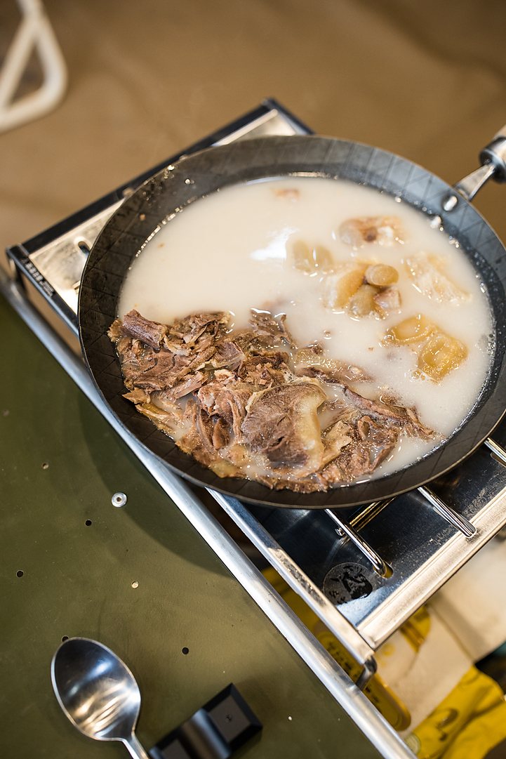 캠핑음식 아침요리 밀키트 땡큐파머스 스지 사태수육 전골