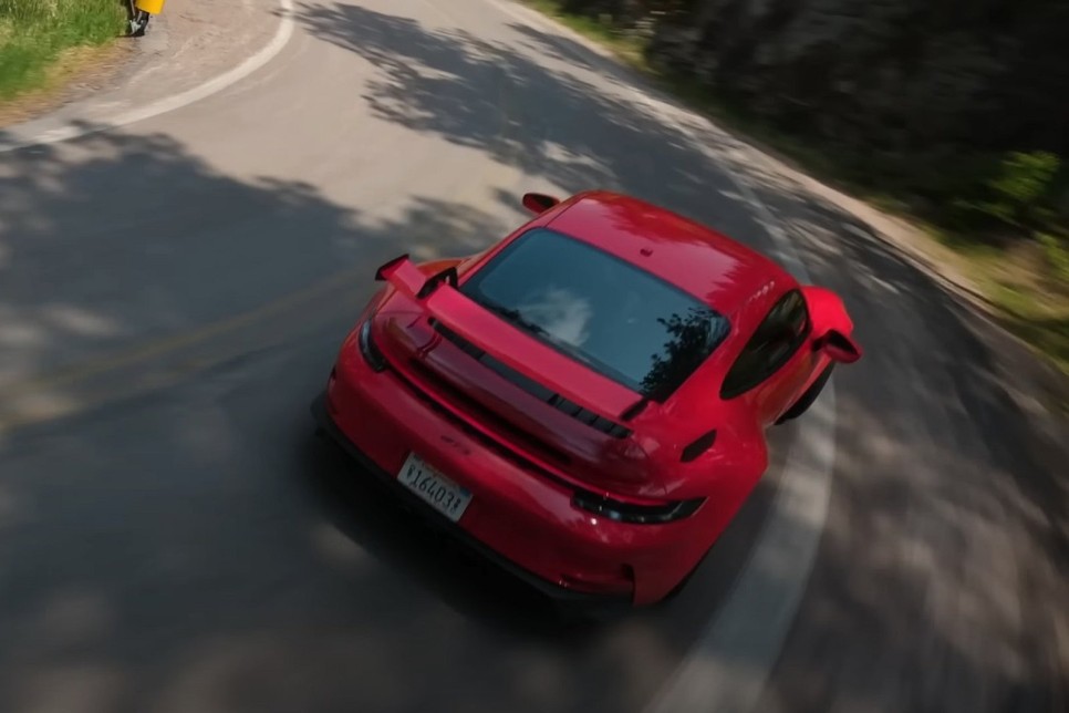9,000rpm로 표효하는 포르쉐 911 GT3의 배기음