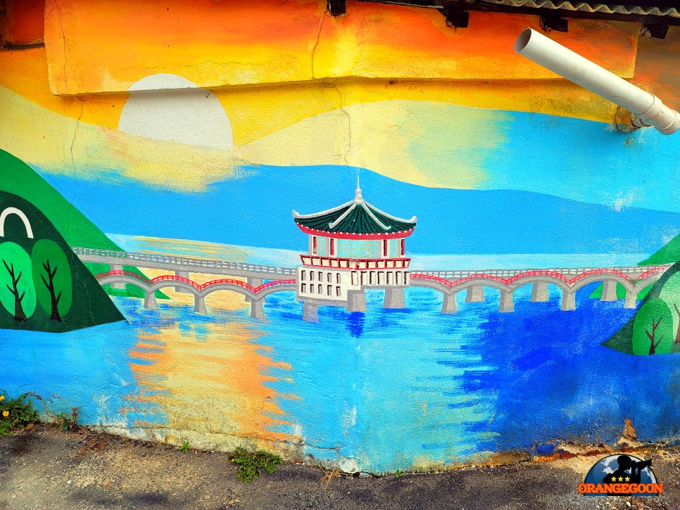(강원 춘천 / 효자동 벽화마을 #1) 2012년에 진행된 낭만골목 프로젝트의 일환으로 만들어진 벽화마을. 남춘천역에서 걸어서 만나는 아름다운 벽화들