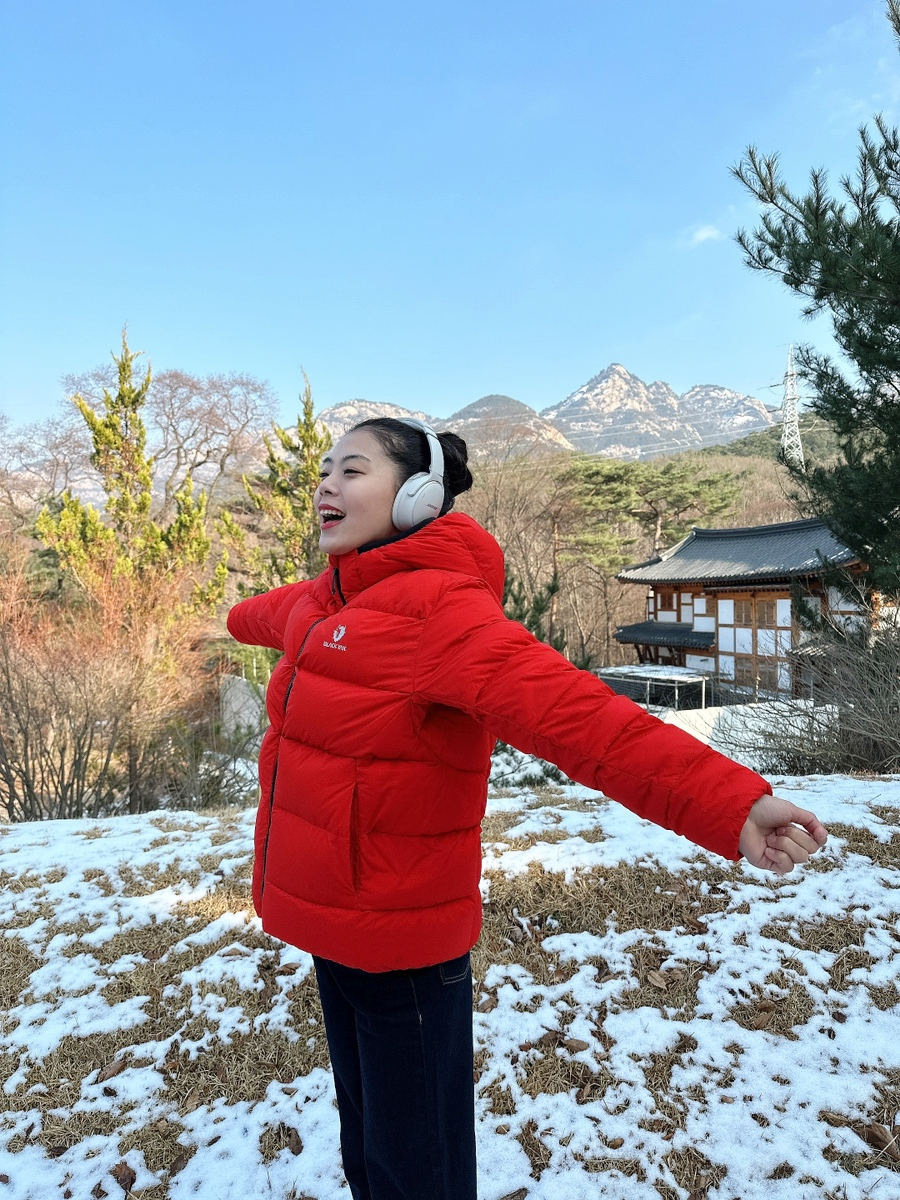 아이유 패딩 블랙야크 여성패딩 진짜 가벼운 D바론미들다운자켓 경량 숏패딩