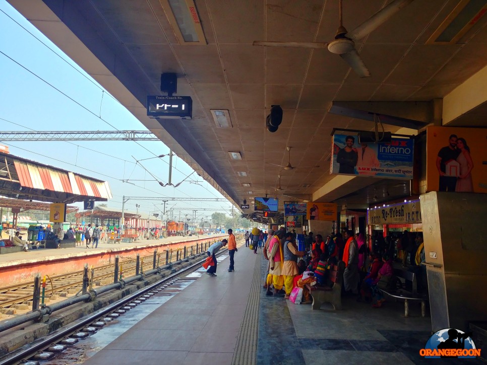 (인도 바라나시 / 바라나시 정션역 #4) 힌두교의 성지. 바라나시의 중심역. 바라나시 정선역 Varanasi Junction Railway Station