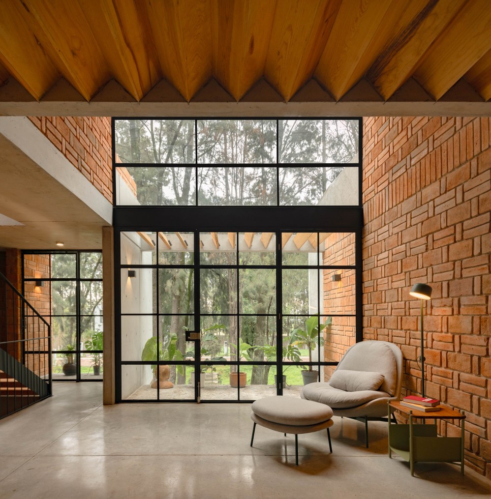 전통과 현대 재료 + 변화에 적응하는 구조로 지은 멕시코 주택, MoMa House by Estudio Tecalli