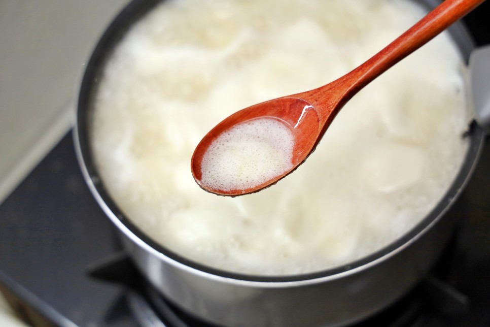 떡국 끓이는법 레시피 새해음식 사골육수 활용 간단요리 완성