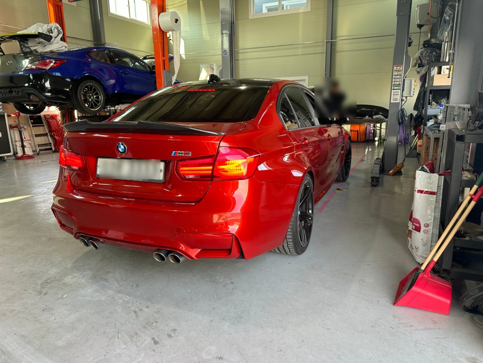 BMW M3 자동차 브레이크 오일 & 패드(라이닝) 교체주기/비용은? 디스크와 캘리퍼 점검도 해주세요.