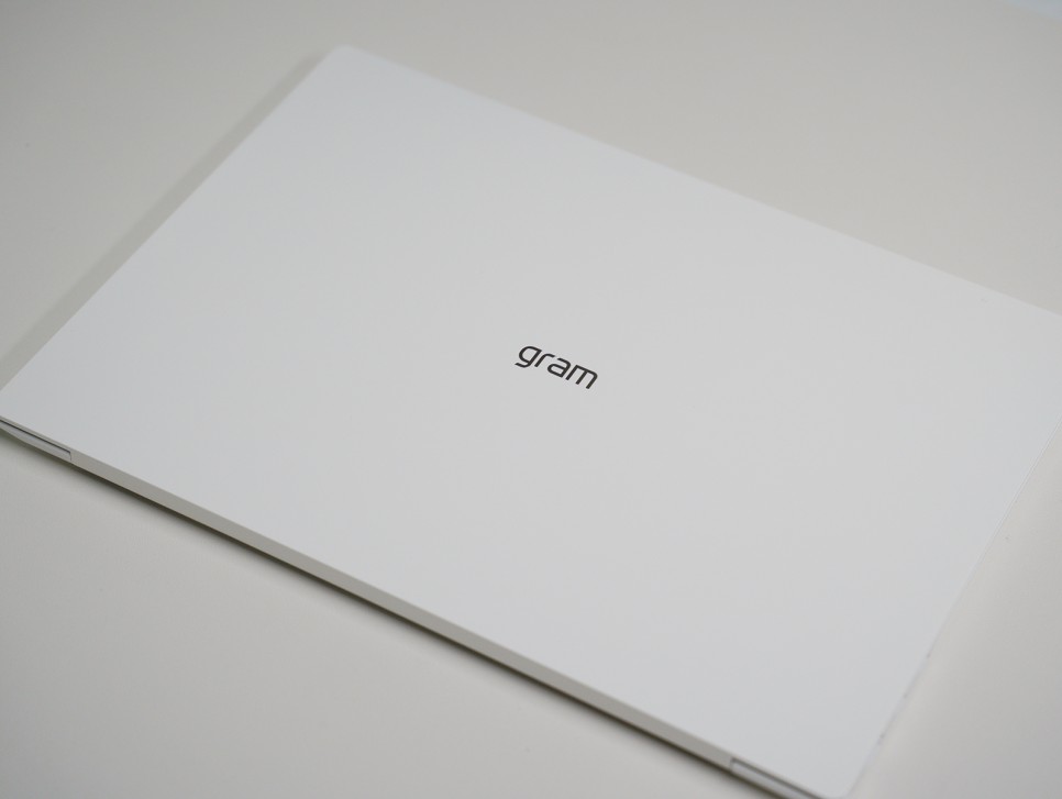 LG 그램 프로 2024 16인치 가벼운 고성능 노트북 16ZD90SP-GX56K
