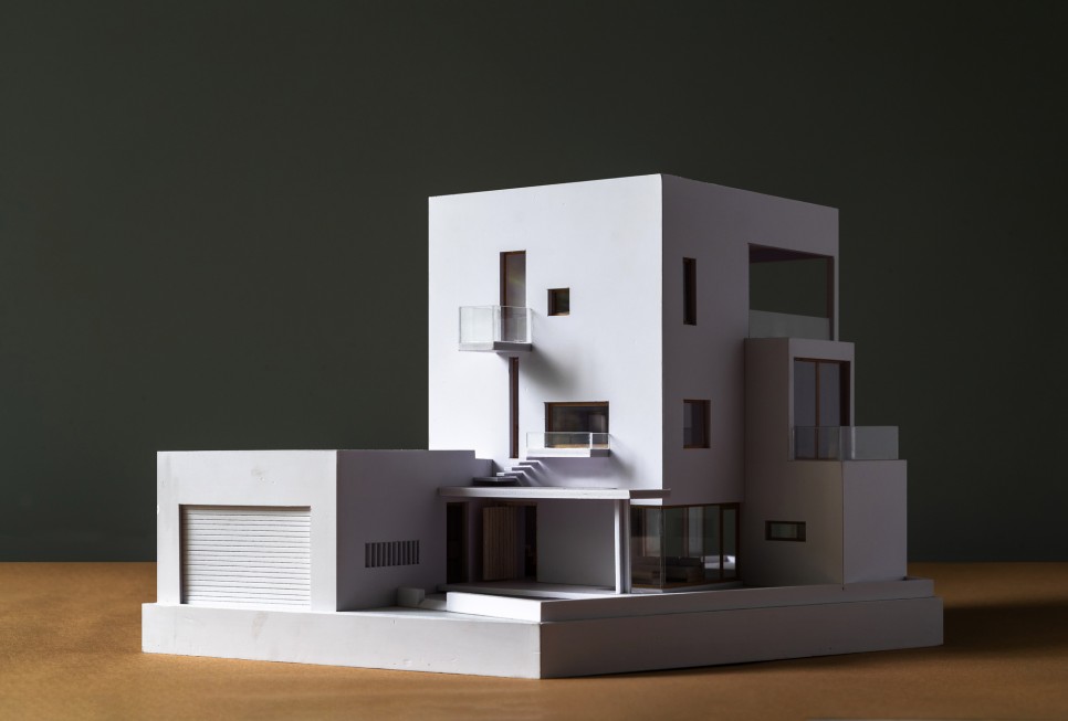 다양한 외부 공간과 잘 짜인 내부 공간을 가진 현대식 주택, HT House by 007studio