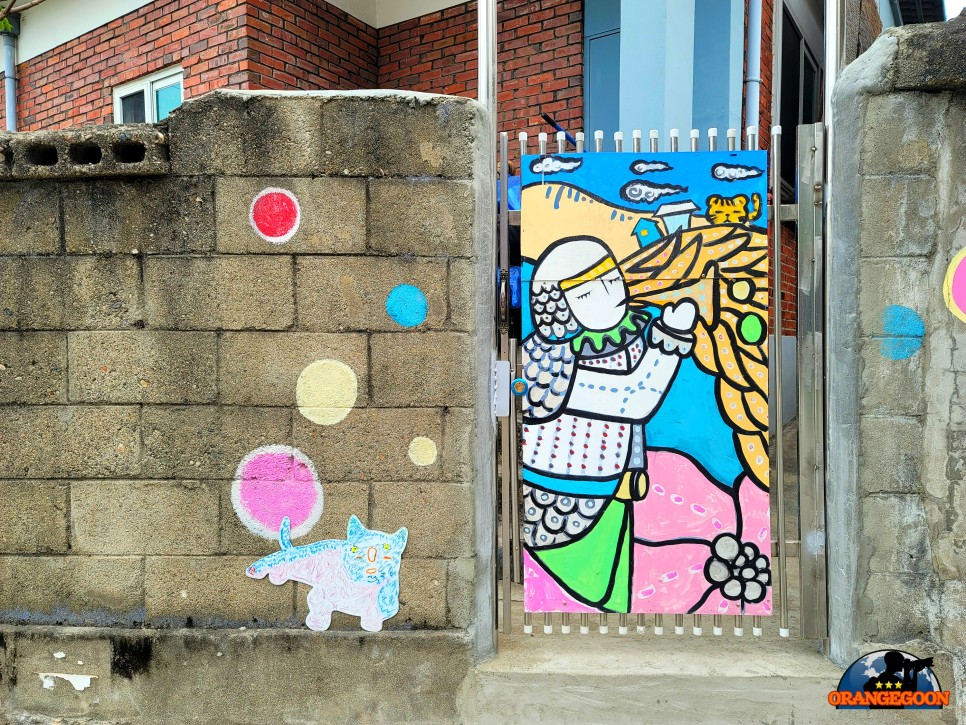 (강원 춘천 / 효자동 벽화마을 #3) 2012년에 진행된 낭만골목 프로젝트의 일환으로 만들어진 벽화마을. 남춘천역에서 걸어서 만나는 아름다운 벽화들