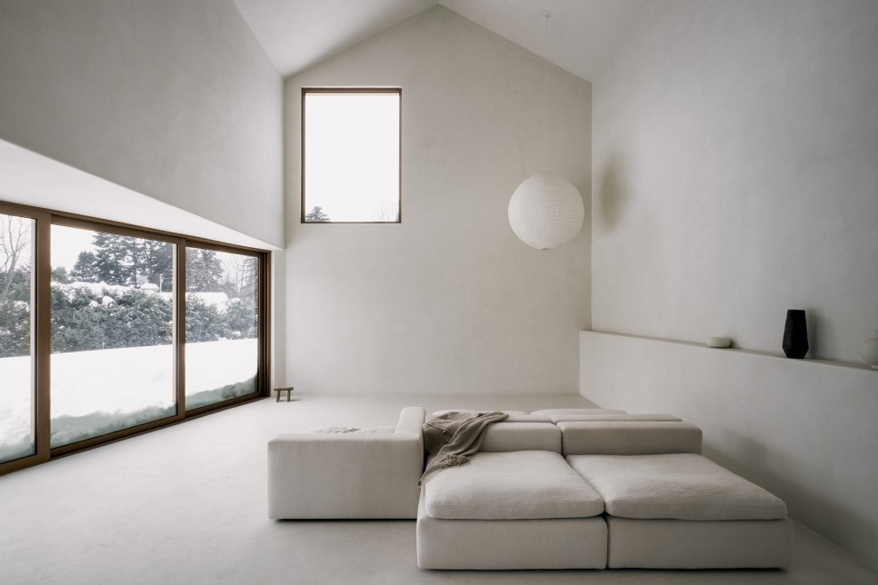 맥락에 맞게 공간을 재구성한 풍경 맛집, NORM House by Alain Carle Architecte