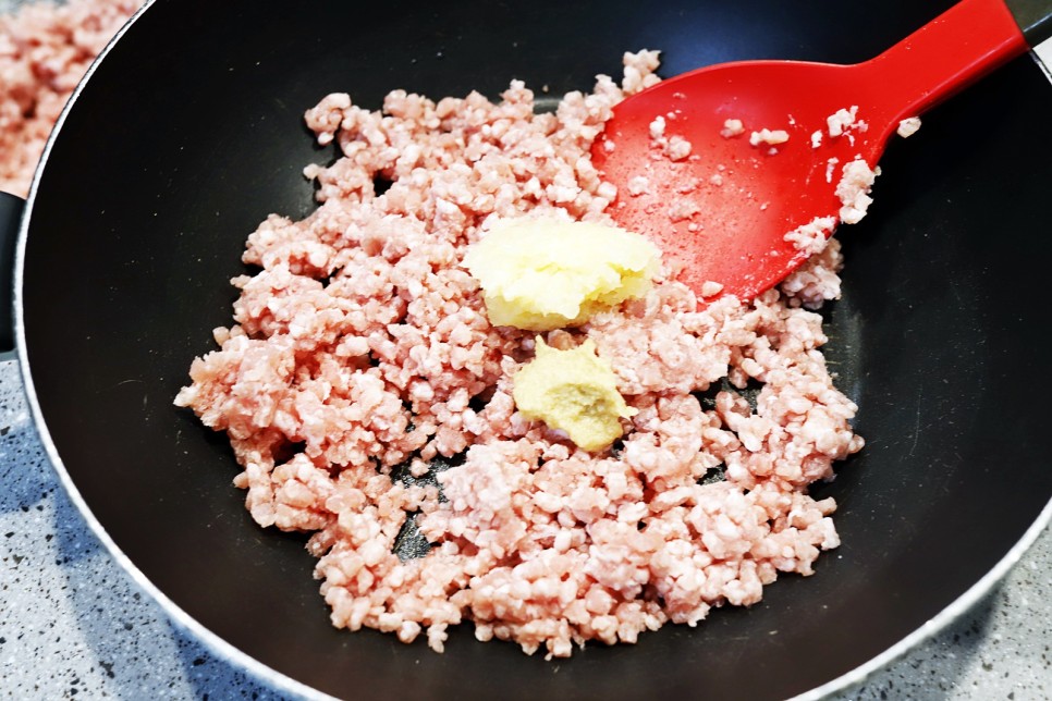 돼지고기 소보로 만들기 덮밥 떡국고명 비빔밥 볶음밥 만능 다짐육 요리
