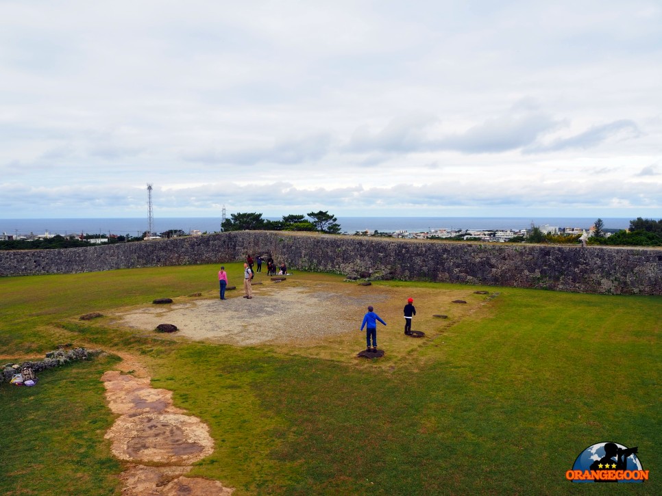 (일본 오키나와 / 자키미 성터) 오키나와 본섬 중부에 위치한 유네스코 세계문화유산. 서해안이 내려다 보이는 언덕위에 만들어진 아름다운 성
