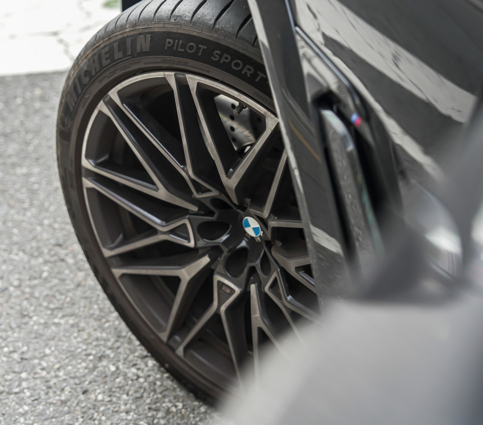 2024 BMW X6 M 모의견적 정보 제원 포토 "Refined Fearlessness"