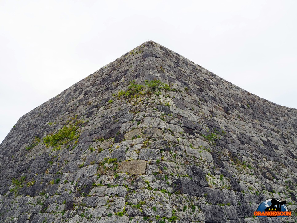 (일본 오키나와 / 자키미 성터) 오키나와 본섬 중부에 위치한 유네스코 세계문화유산. 서해안이 내려다 보이는 언덕위에 만들어진 아름다운 성