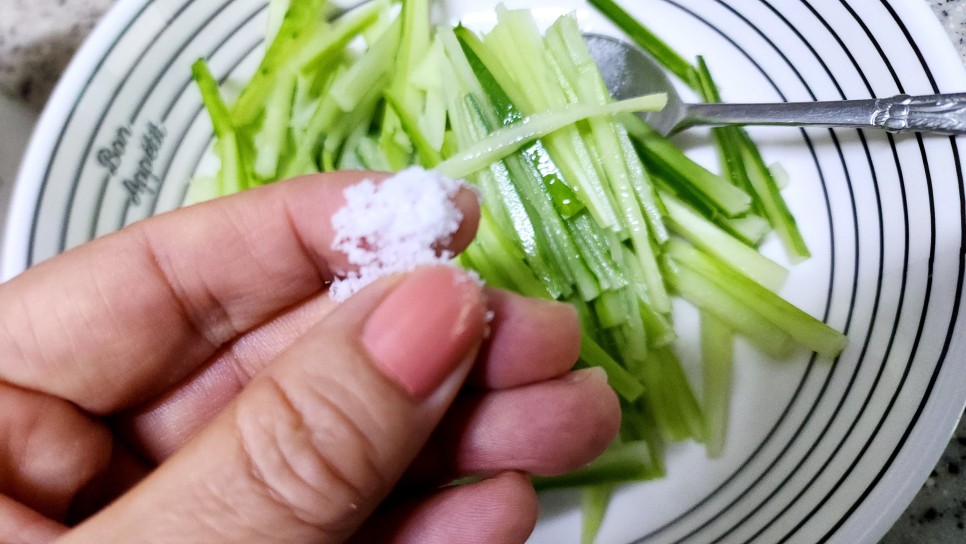 맛살 샐러드 만들기 크래미 유부초밥 도시락 오이맛살냉채 게살샐러드 유부요리