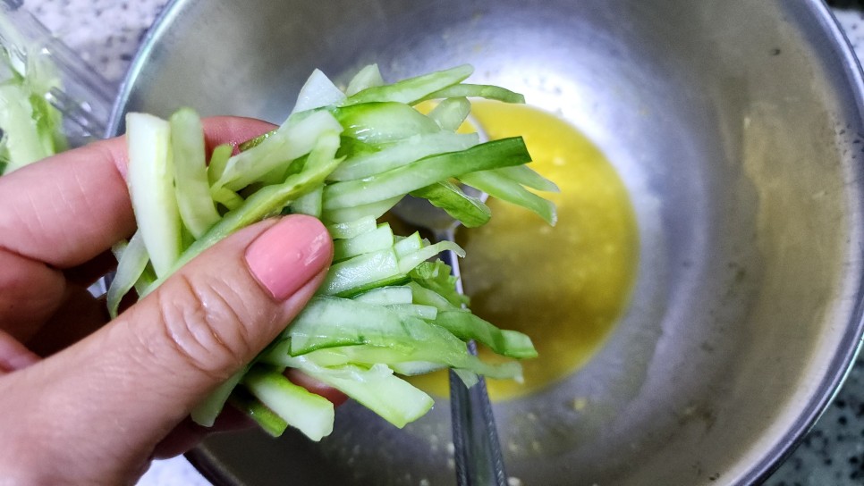 맛살 샐러드 만들기 크래미 유부초밥 도시락 오이맛살냉채 게살샐러드 유부요리