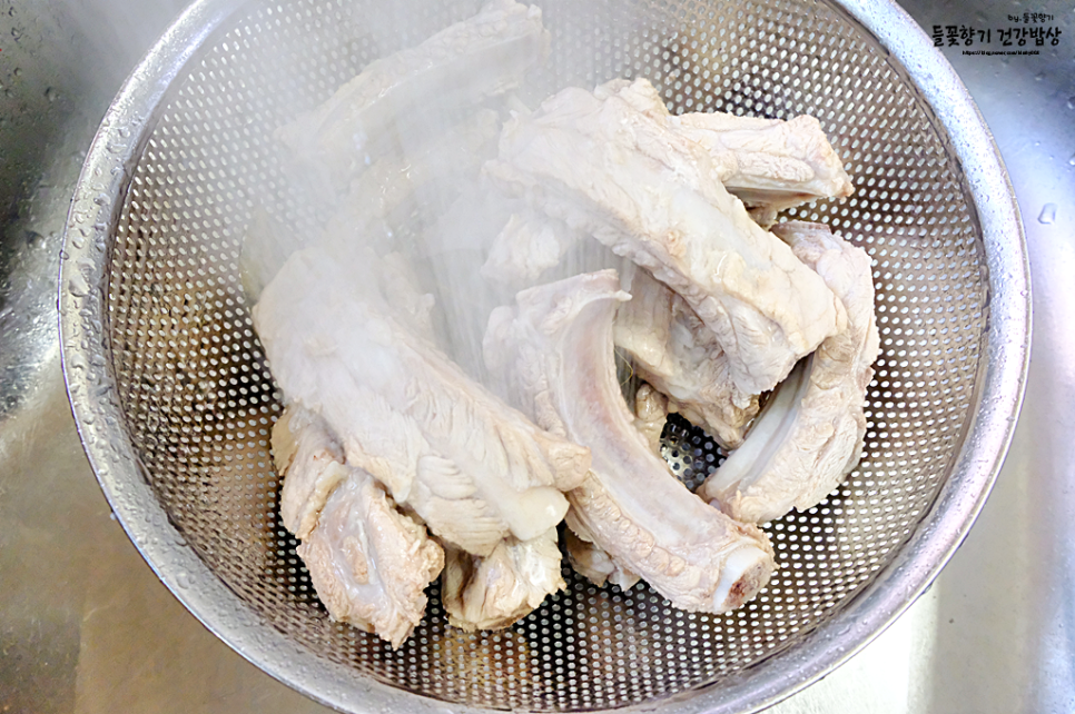 돼지 등갈비 김치찜 레시피 등갈비찜 묵은지 돼지고기 김치찜 만들기