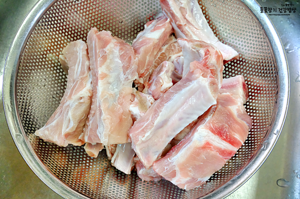 돼지 등갈비 김치찜 레시피 등갈비찜 묵은지 돼지고기 김치찜 만들기
