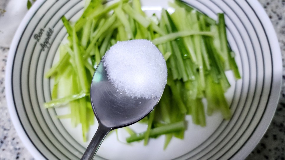 맛살 샐러드 만들기 크래미 유부초밥 도시락 오이맛살냉채 게살샐러드 유부요리