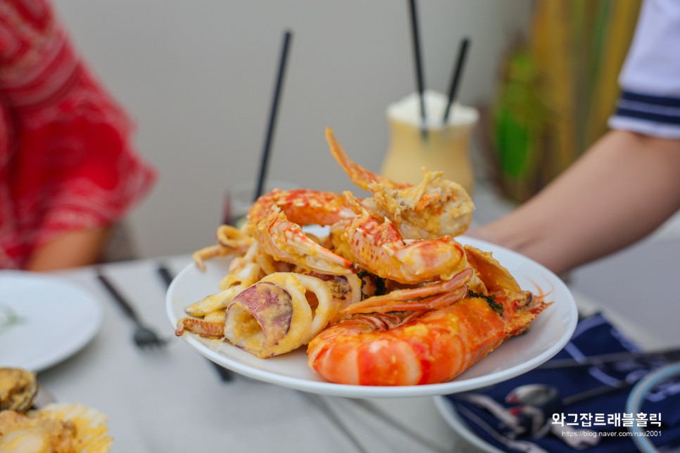 다낭 미케비치 맛집 매드플래터 해산물 버거 맛집 추천