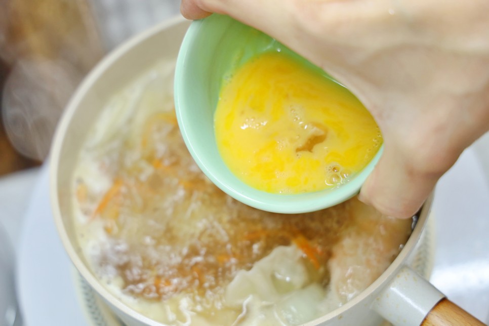 만두국 끓이는법 레시피 멸치육수 계란 만둣국 냉동 만두요리