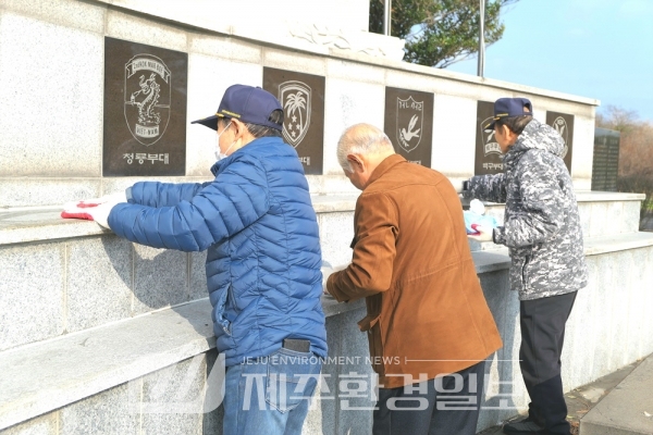 “월남참전기념탑에 새겨진 자랑스런 이름들..잊혀지게 하지말자.”