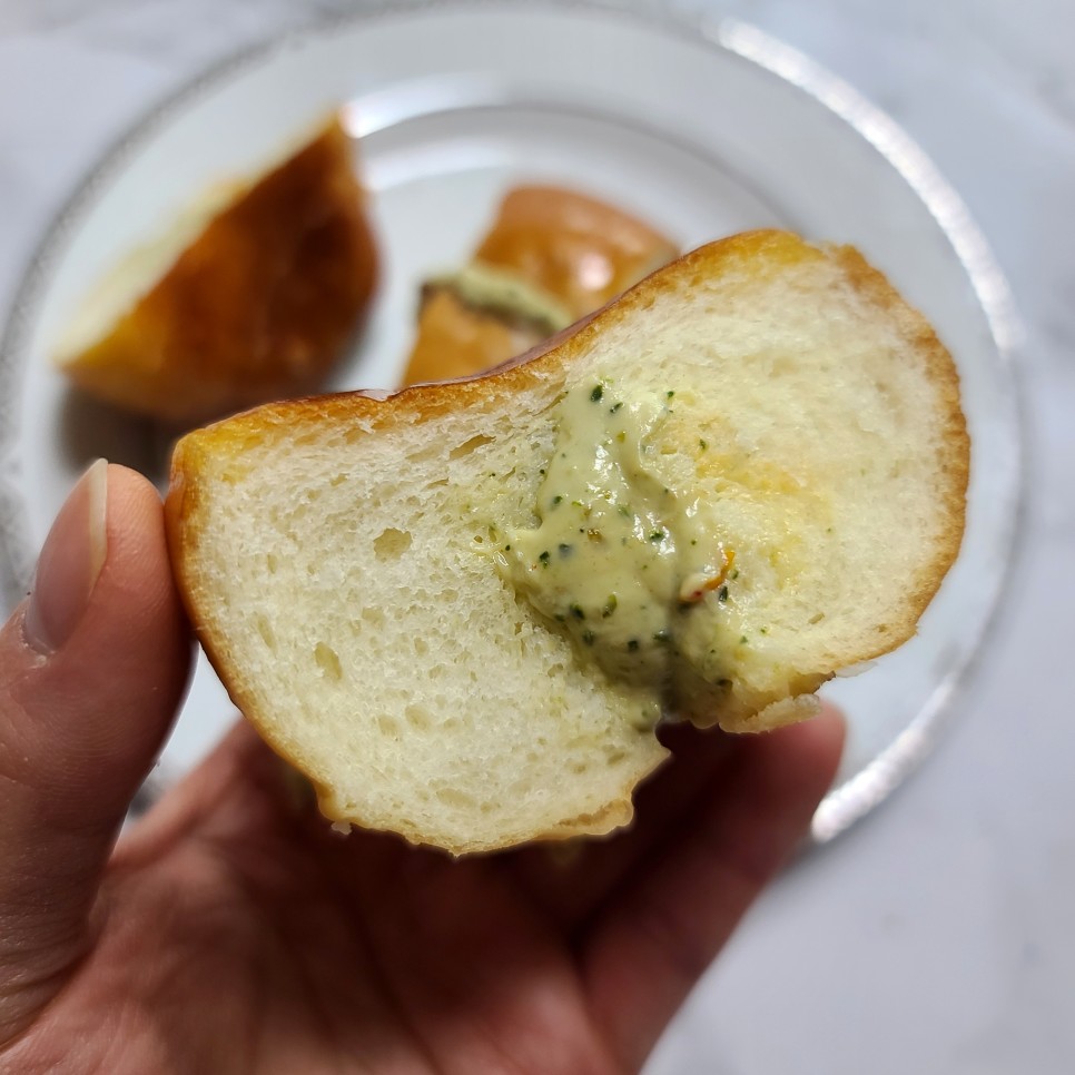 홍대 카페 고요베이크샵 유튜버 고요비 빵집 대파크림치즈소금빵 황치즈 파운트