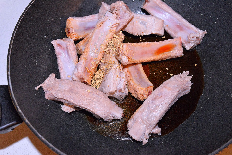 돼지 등갈비 김치찜 레시피 등갈비찜 묵은지찜 묵은지 돼지고기 김치찜 만들기 등갈비요리