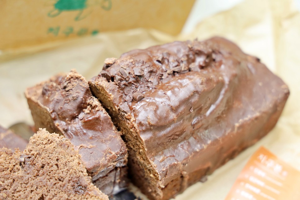 통밀빵 친환경베이커리 비건빵 단백질간식 지구본 초코케이크