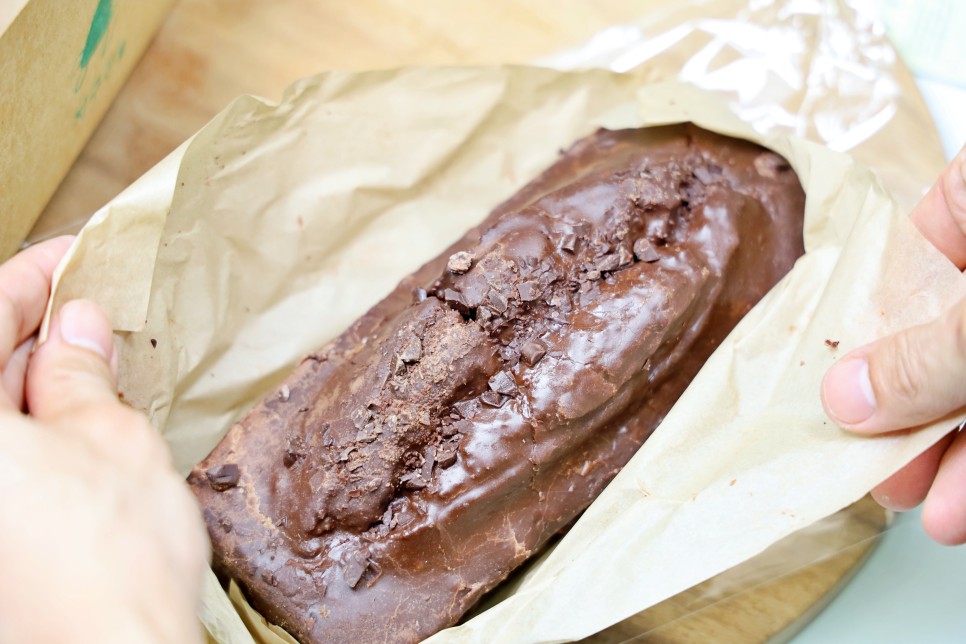 통밀빵 친환경베이커리 비건빵 단백질간식 지구본 초코케이크
