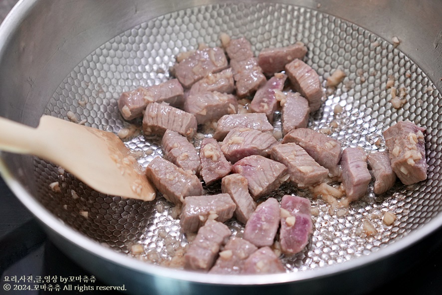 소고기 미역국 끓이는 방법 쇠고기 미역국 레시피 맛있게 끓이는법 고기
