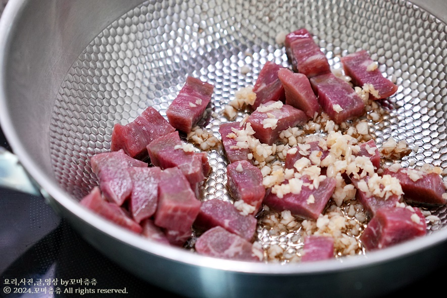 소고기 미역국 끓이는 방법 쇠고기 미역국 레시피 맛있게 끓이는법 고기