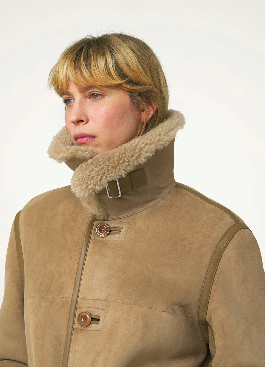 리사 르메르 여성 니트 스웨터 무스탕 롱코트 겨울 코디 여행 패션 세일 정보