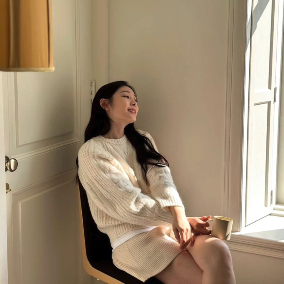 김연아 마쥬 여성 니트 스웨터 겨울 코디 30대 여자 옷 브랜드 직구 추천