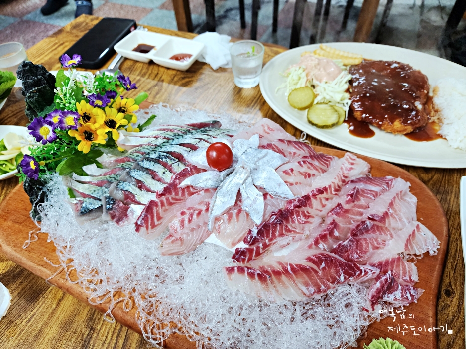 제주 서귀포 매일 올레시장 기흥어물 활 무늬오징어 회 가격 맛 후기