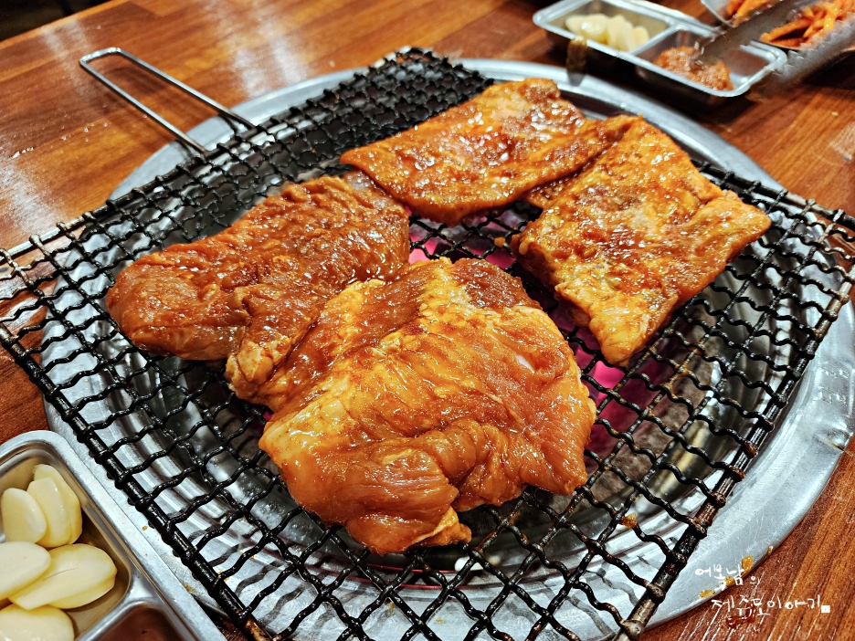 제주도민 맛집 서귀포 갈비 꼼장어 동시에 먹을 수 있는 메추리식당