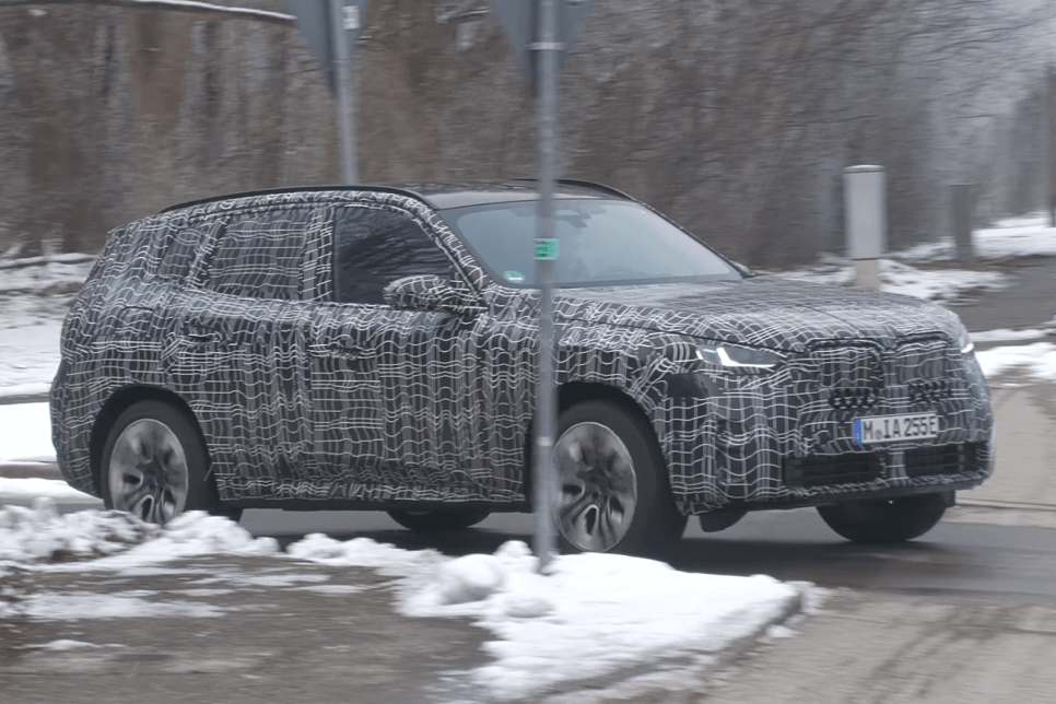 테스트 중인 2025 신형 BMW X3 스파이샷 포착