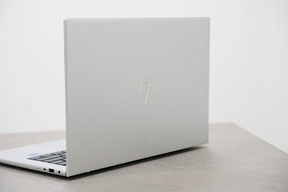 보안 솔루션 탑재된 가벼운 프리미엄 노트북 HP EliteBook 1040 G10 후기