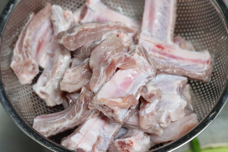 돼지 등갈비 김치찜 레시피 묵은지 돼지고기 김치찜 만들기 돼지 등갈비 요리