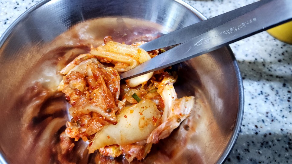 바삭한 김치전 레시피 비오는날음식 오징어 김치전 만드는법 김치부침개 요리