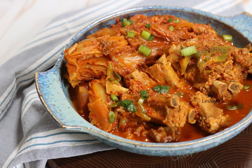 돼지 등갈비 김치찜 레시피 묵은지 돼지고기 김치찜 만들기 돼지 등갈비 요리