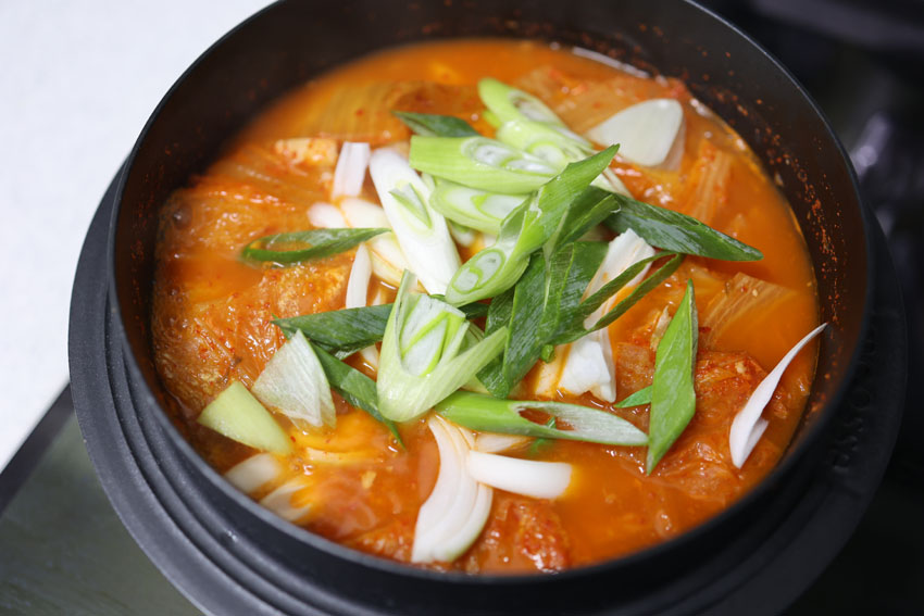 돼지고기 김치찌개 맛있게 끓이는법 간단 두부 묵은지 김치찌개 레시피