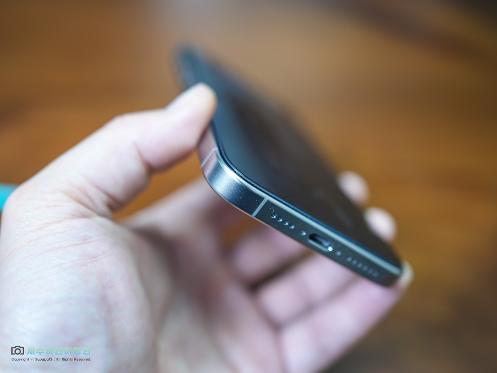아이폰 15 프로 강화유리 추천 화면가림 없는 아이폰 액정 보호필름 ESR 아머라이트